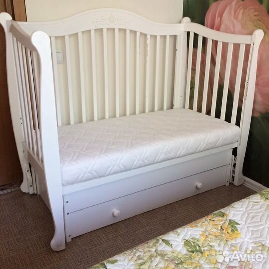 Детская кроватка с матрасом