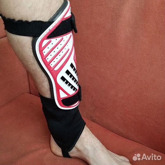 Щитки adidas с защитой голеностопа