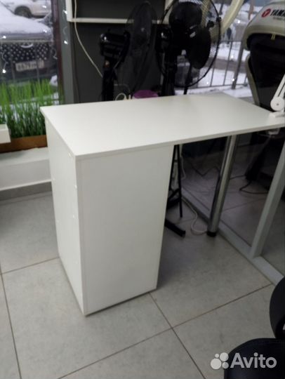 Стол для мастера маникюра