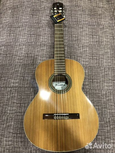 Испанская гитара Alhambra