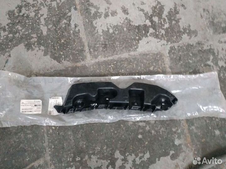 Кронштейн бампера Renault duster правый 622229216R