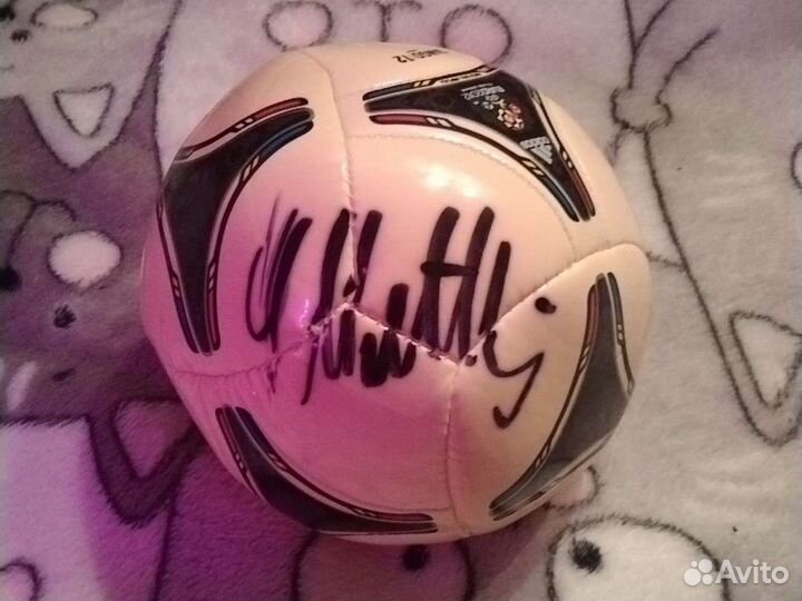 Мяч adidas mini с автографом футболиста