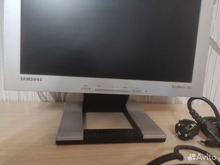 Монитор Samsung SyncMaster 152 S (бронь)