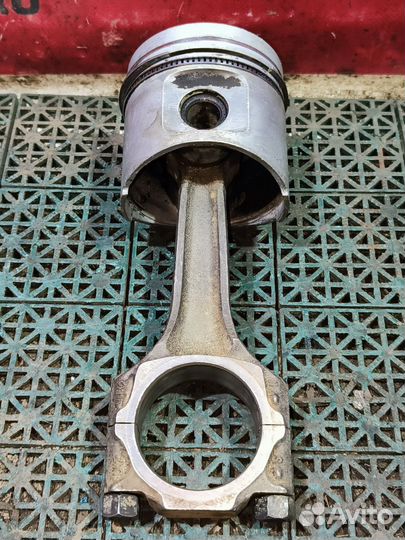 Поpшeнь с шатуном Аudi 100 44 1.9 WH 79.485