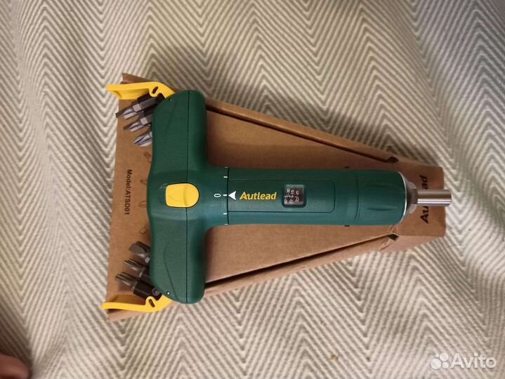 Динамометрическая отвертка, весы, штангенциркуль