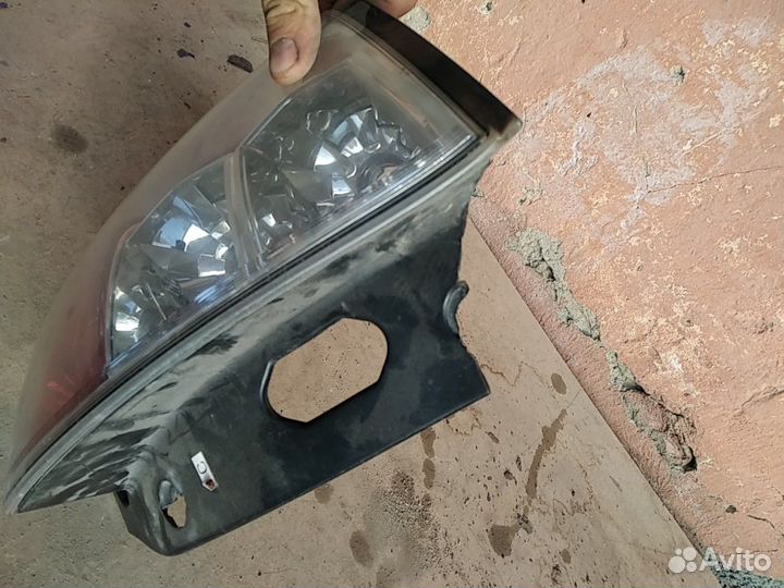 Задний правый фонарь Subaru Forester