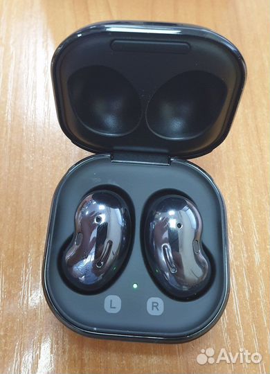 Беспроводные наушники samsung galaxy buds live