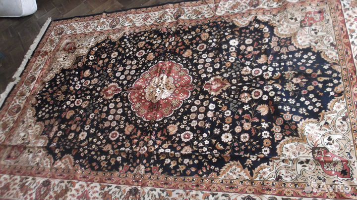 Шелковый ковер-хамелеон ОАЭ