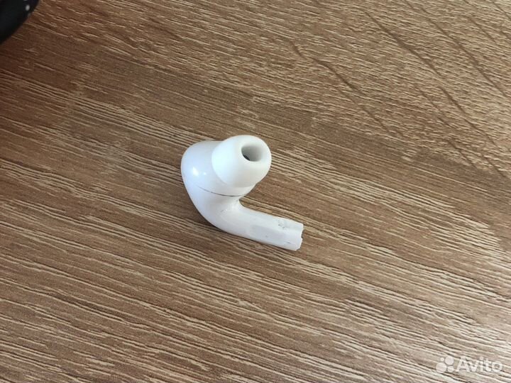 Правый наушник airpods pro