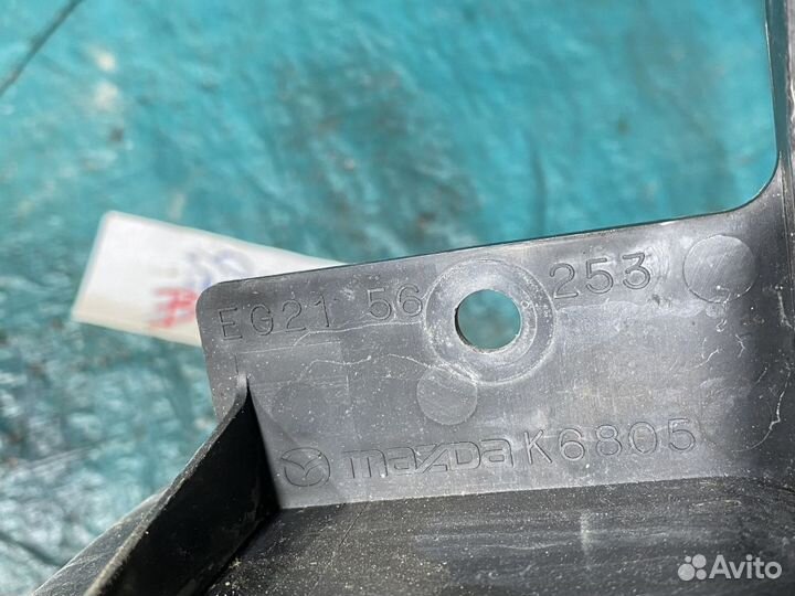 Дефлектор радиатора левый Mazda CX-7 I (2006—2009)