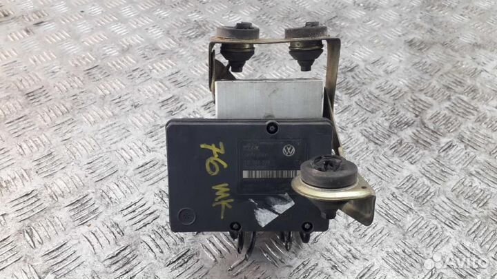 Блок управления тормозами/насос ABS Volkswagen Tou