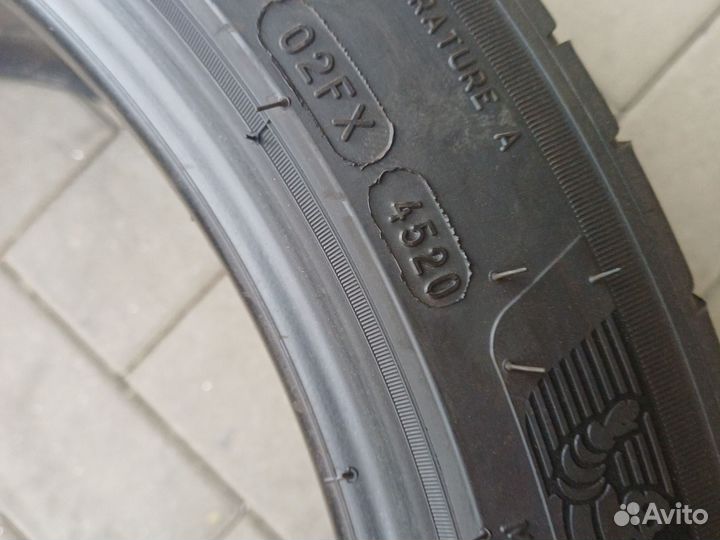 Michelin Pilot Sport 4 255/40 R19 96W