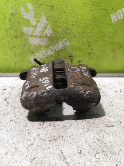 Суппорт передний левый Ауди 80 90 Б3