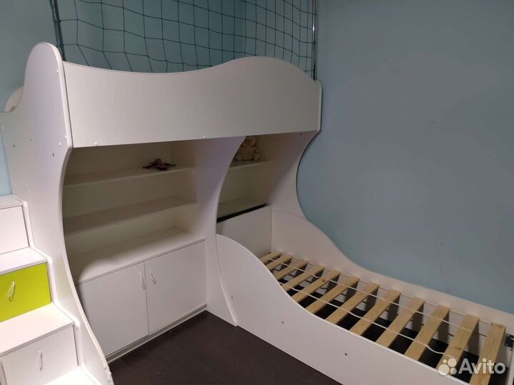 Двухъярусная кровать