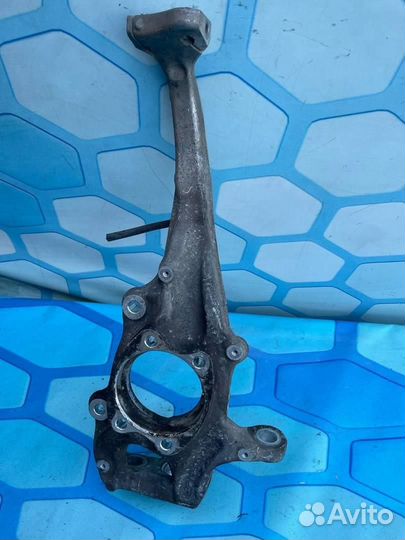 Кулак поворотный передний правый 8K0407254AB