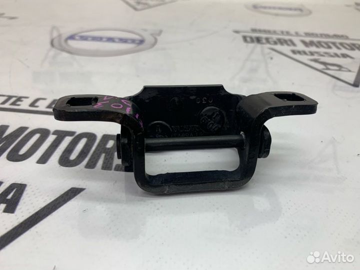 Петля крышки багажника Volvo XC60 08-17 31335292