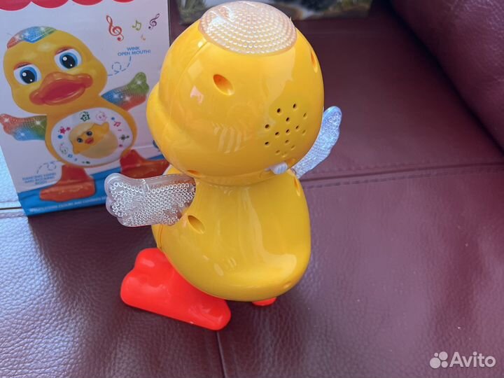 Развивающие игрушки утенок свет, звук ходит