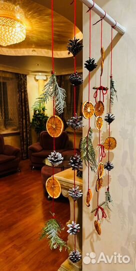 Гирлянда из шишек и апельсина