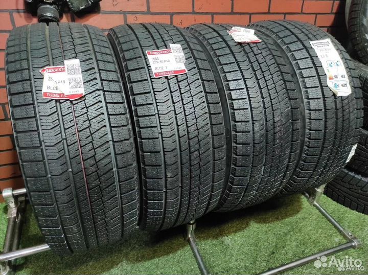 Bridgestone Blizzak Ice 275/35 R18 95S