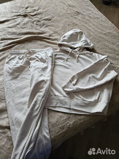 Трикотажный костюм женский брючный