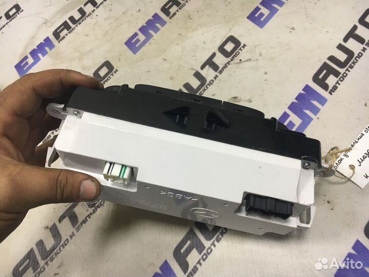 Блок управления отопителем Мазда сх-7