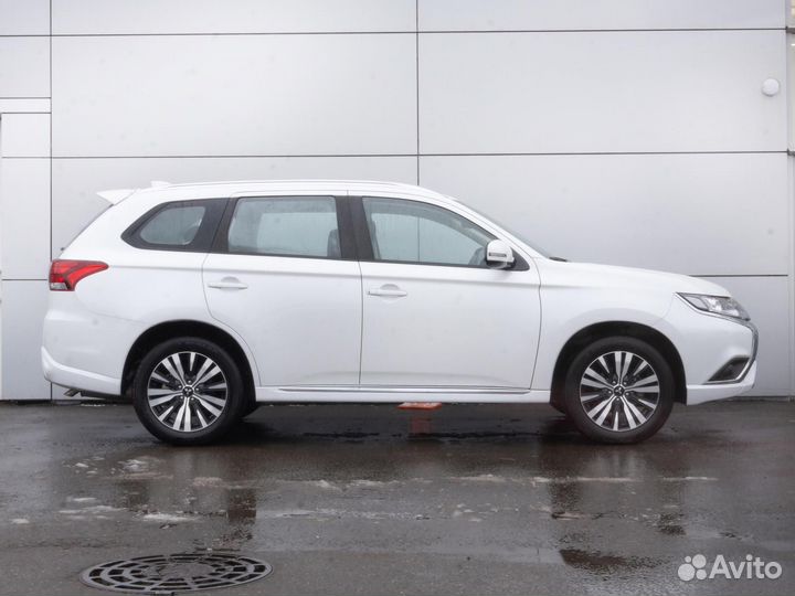 Mitsubishi Outlander 2.0 CVT, 2022, 35 км