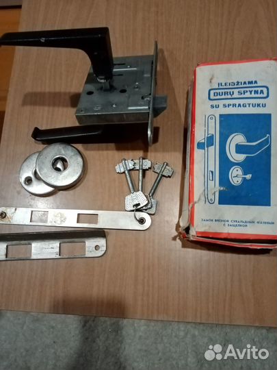 Замок врезной с ручкой