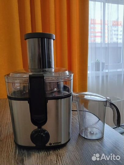 Соковыжималка центробежная Vitek VT-1600