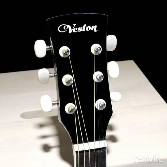 Акустическая гитара Veston + Аксессуар