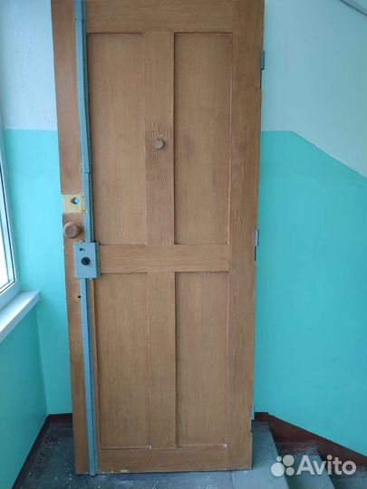 Дверь входная деревянная б/у