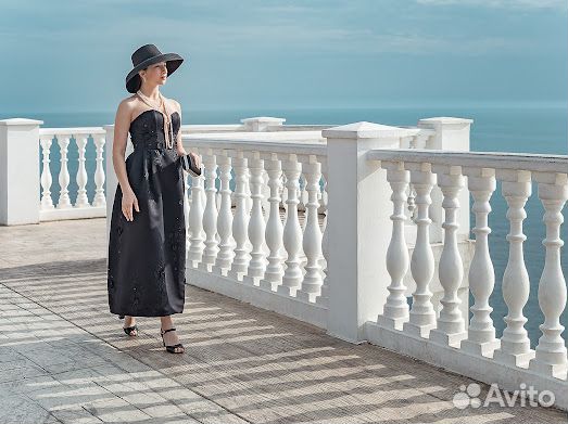 Чёрное вечернее платье