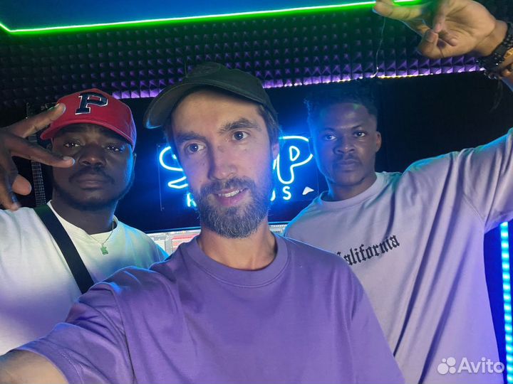 Запись песни в подарок на студии