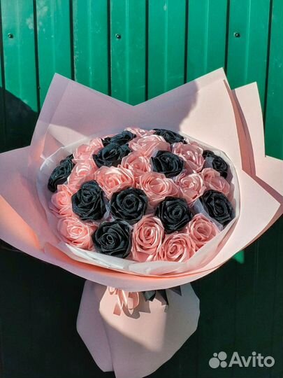 Букет из атласных лент розовые розы