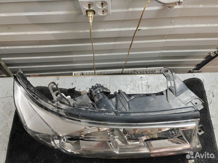 Фара Toyota LC200 08-12