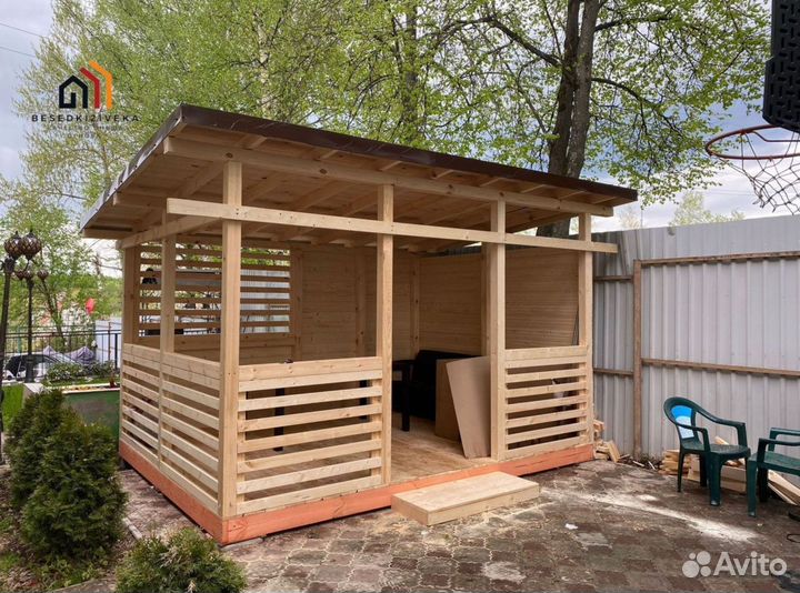 Беседка деревянная на сваях