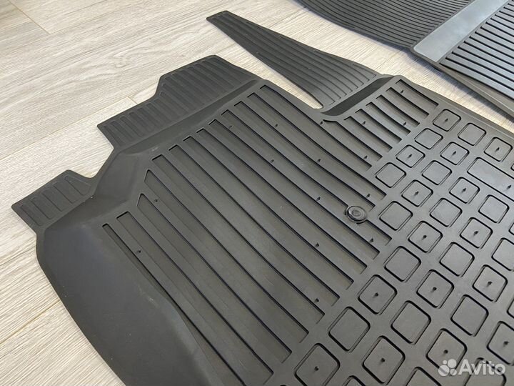 Оригинальные резиновые ковры Renault Duster 2