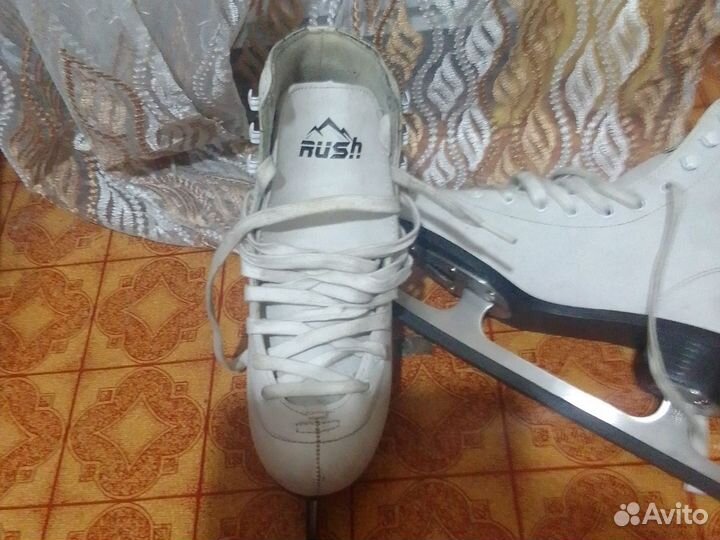 Коньки фигурные 38 размер б/у