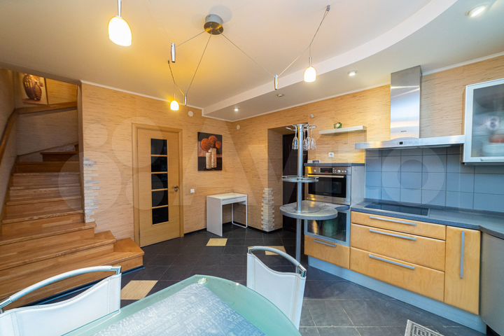 Дом 145 м² на участке 6,5 сот.