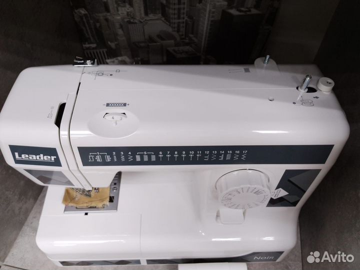 Швейная машина Leader Noir