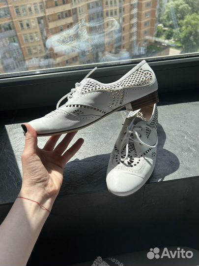 Белые туфли