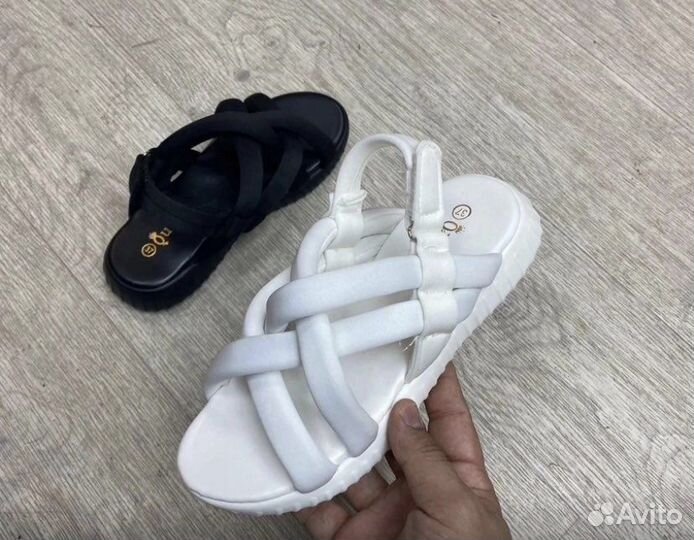 Сандали новые