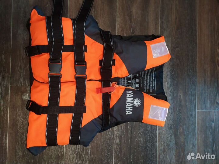 Спасательный жилет