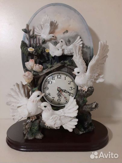 Статуэтки белых голубей