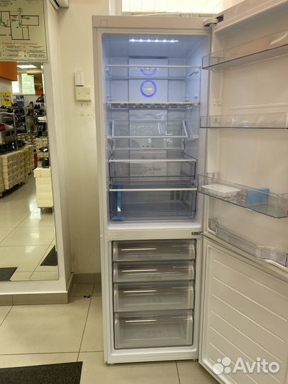 Холодильник-морозильник Haier C2F636cwrg