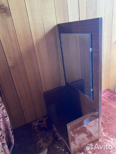 Зеркало настенное с полочкой, ретро