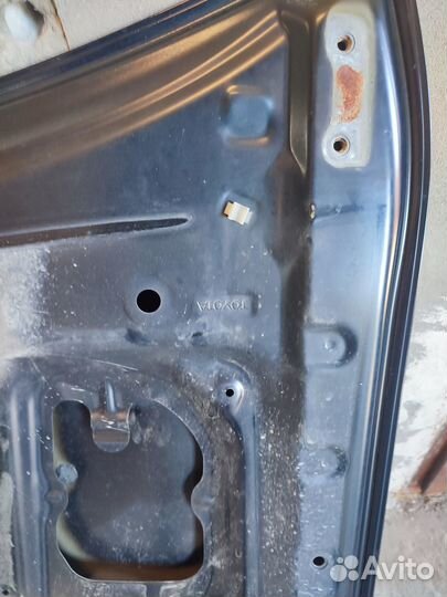 Капот на Toyota Camry 50