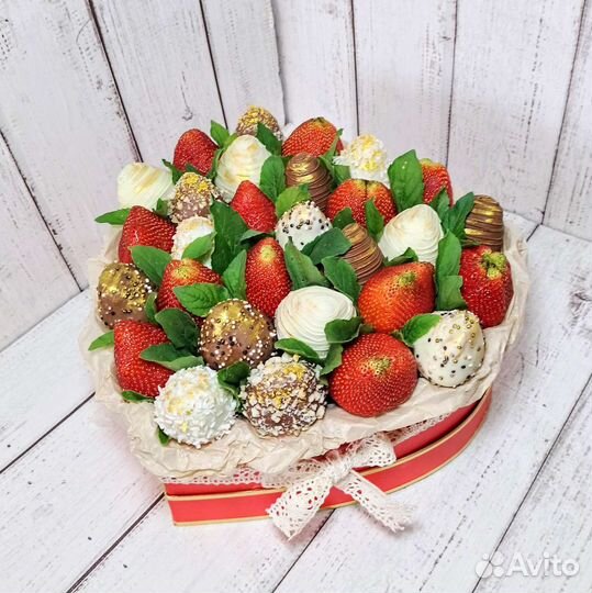 Букет из фруктов, клубники в шоколаде и пр