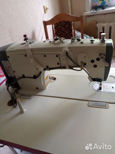 Швейная машина оверлок