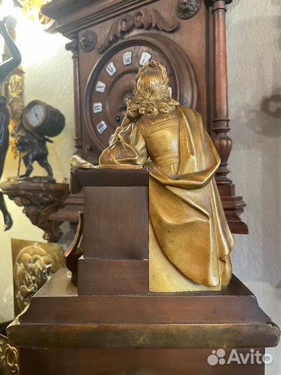 Старинные каминные часы