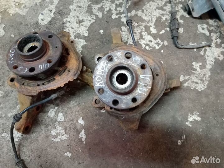 Кулак поворотный на Опель Корса С 03г